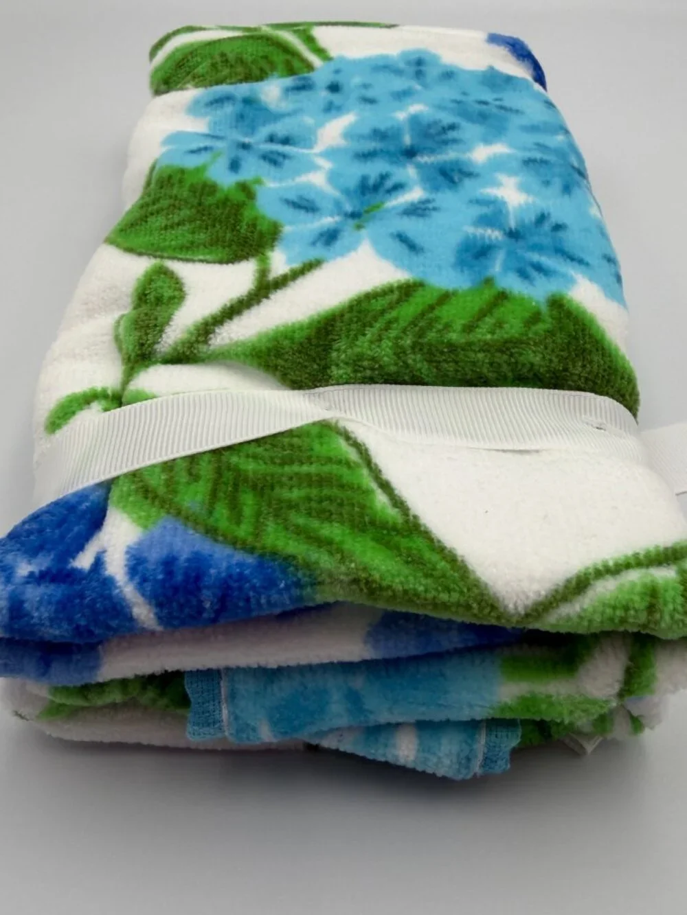 Cynthia Rowley Hydrangea Tip Towels Set of 2 Blue Floral Green White 12x18 NWT